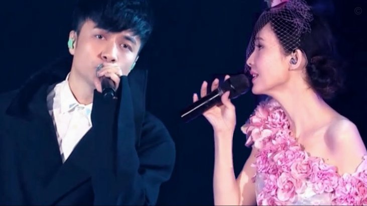 周慧敏现身上海音乐盛典